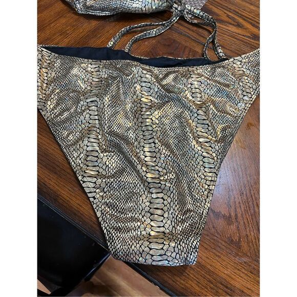 Tabria Majors FTF Agent Fox snakeskin 1 piece swimsuit - Picture 4 of 7
